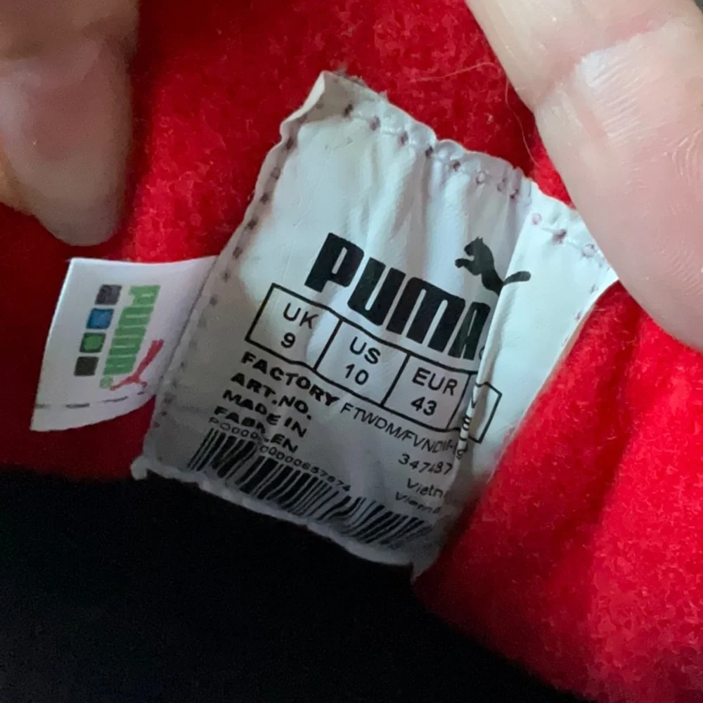 Puma Gray, Red and Black Athletic Shoes. Leather and Textile Upper.
